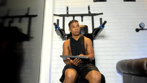 Italo Moore online show from 2, 10, 2025