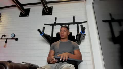 Italo Moore online show from 17, 10, 2025