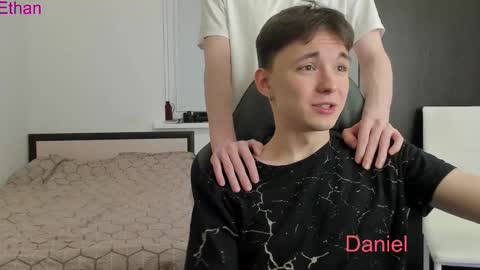 Snapshot of ithan_red chatting on 5, 10, 2025 Ethan online show from 5, 10, 2025