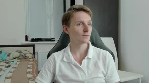 Snapshot of ithan_red chatting on 4, 11, 2025 Ethan online show from 4, 11, 2025