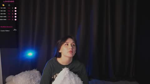 Snapshot of its_sophie chatting on 27, 11, 2025 Sophie online show from 27, 11, 2025