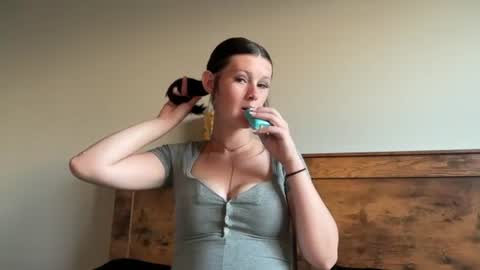 Snapshot of itskaylaaa chatting on 27, 6, 2026 itsKaylaaa online show from 27, 6, 2026