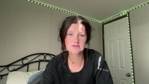 Snapshot of itskaylaaa chatting on 1, 7, 2026 itsKaylaaa online show from 1, 7, 2026