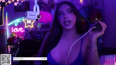 Snapshot of itsnickibabyy chatting on 22, 10, 2025 Nicki Foxx online show from 22, 10, 2025