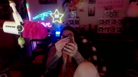 Snapshot of itsnickibabyy chatting on 24, 10, 2025 Nicki Foxx online show from 24, 10, 2025