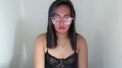 itsurgil_kloeh online show from 17, 11, 2025