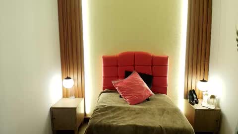 I V O N N E R O S S online show from 12, 2, 2026