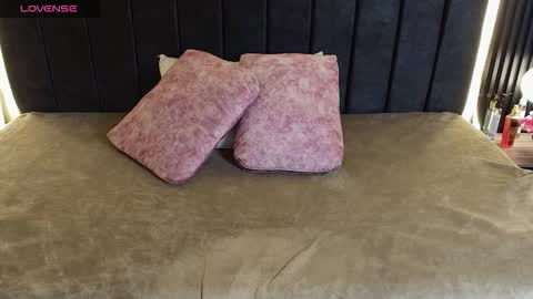 I V O N N E R O S S online show from 25, 3, 2026