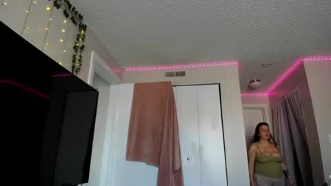 Snapshot of ivyheavenxo chatting on 19, 6, 2026 Ivy Heaven Goddess online show from 19, 6, 2026