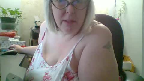 Snapshot of ivyjane3522 chatting on 28, 5, 2026 ivyjane3522 online show from 28, 5, 2026