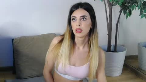 Snapshot of ivylustt chatting on 22, 5, 2026 IvyLustt online show from 22, 5, 2026