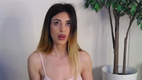 Snapshot of ivylustt chatting on 25, 5, 2026 IvyLustt online show from 25, 5, 2026