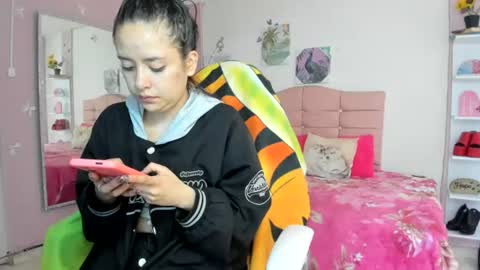 Snapshot of ivyyemerald_ chatting on 21, 7, 2026 IVY online show from 21, 7, 2026