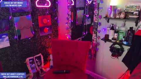 Snapshot of iwillbeyourmuse chatting on 8, 10, 2025 Muse hethey online show from 8, 10, 2025