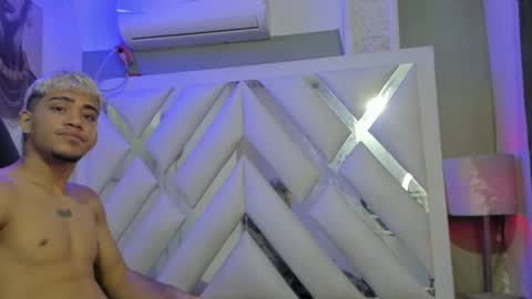 izaack online show from 12, 1, 2025