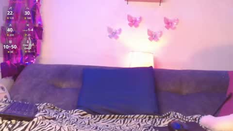 Snapshot of izan_02 chatting on 16, 12, 2025 izan online show from 16, 12, 2025