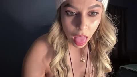 Izcah online show from 7, 12, 2024