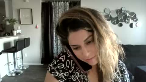 Izcah online show from 5, 8, 2026
