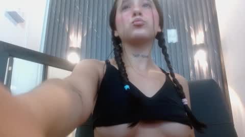 izelevans online show from 5, 12, 2025