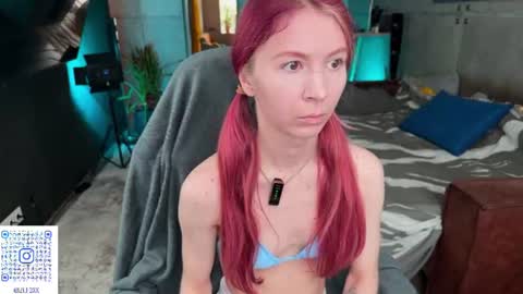 Snapshot of izi_fox chatting on 10, 7, 2026 izi online show from 10, 7, 2026