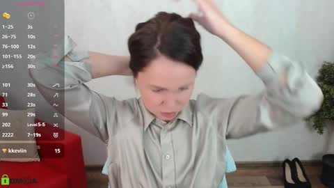 Queen of nylon  Victoria online show from 15, 10, 2025