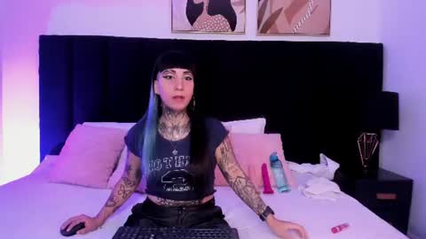 Snapshot of izzy_moon7 chatting on 14, 6, 2026 Izzy moon online show from 14, 6, 2026