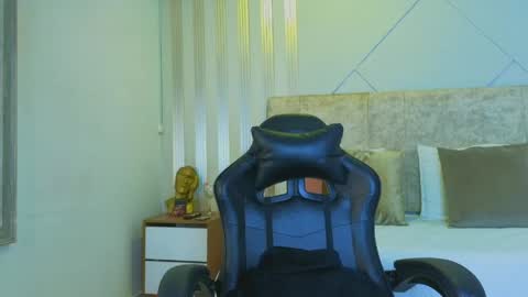 j_belle_ online show from 2, 4, 2026