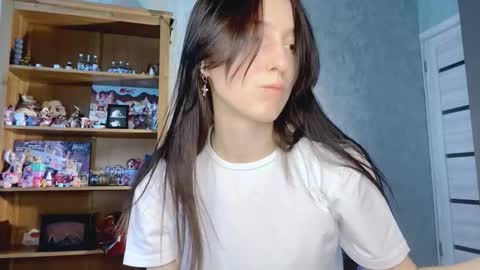 Snapshot of jackelineboldon chatting on 14, 11, 2025 Alice online show from 14, 11, 2025