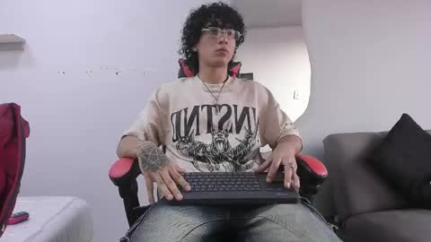 Snapshot of jackestaylor chatting on 15, 11, 2025 Jackes Taylor online show from 15, 11, 2025