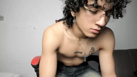 Snapshot of jackestaylor chatting on 19, 11, 2025 Jackes Taylor online show from 19, 11, 2025