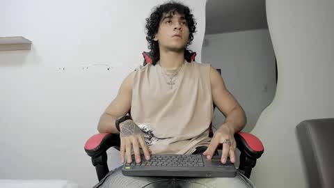 Snapshot of jackestaylor chatting on 23, 11, 2025 Jackes Taylor online show from 23, 11, 2025