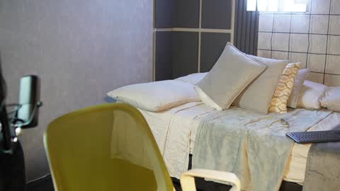 Jackson Bell online show from 1, 2, 2025