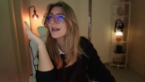 Linda Sofia help me get to 100 thumbs up online show from 1, 12, 2025