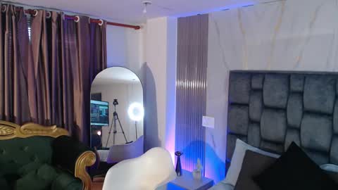 Snapshot of jade_fg chatting on 1, 10, 2025 Sara online show from 1, 10, 2025
