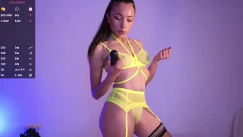 Jade Paris online show from 13, 11, 2025