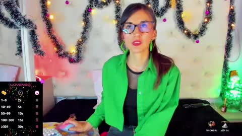 jade white  online show from 26, 12, 2024