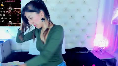 jade white  online show from 13, 1, 2025