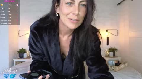 Jade online show from 11, 9, 2025