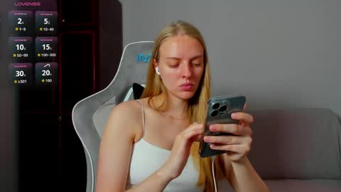 Snapshot of jam_cream chatting on 19, 5, 2026 Sofia online show from 19, 5, 2026