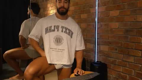 Snapshot of james_axel chatting on 13, 10, 2025 James Axel online show from 13, 10, 2025