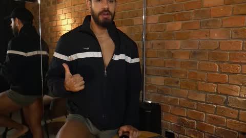 Snapshot of james_axel chatting on 29, 10, 2025 James Axel online show from 29, 10, 2025