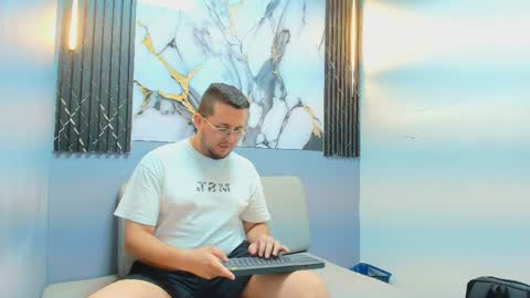 Snapshot of james_davis2 chatting on 6, 4, 2026 James online show from 6, 4, 2026