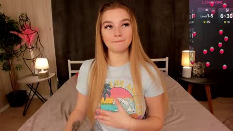 Day Alice Night Stella online show from 18, 12, 2024