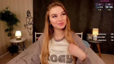 Day Alice Night Stella online show from 28, 12, 2024