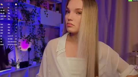 Hi Im Alice and here youll find something online show from 28, 11, 2025