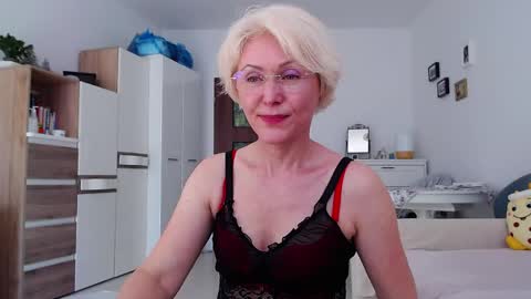 Snapshot of jasmin18v chatting on 18, 4, 2026 Jasmin room for people 40 online show from 18, 4, 2026