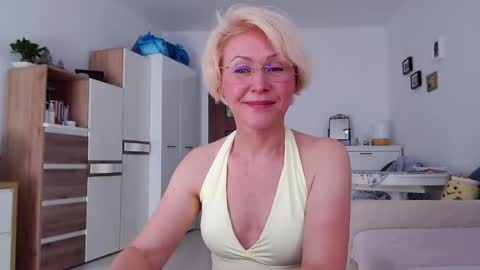 Snapshot of jasmin18v chatting on 21, 4, 2026 Jasmin room for people 40 online show from 21, 4, 2026