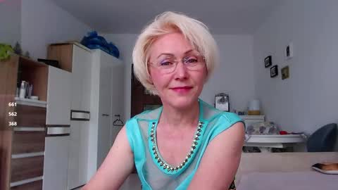 Snapshot of jasmin18v chatting on 16, 5, 2026 Jasmin room for people 40 online show from 16, 5, 2026