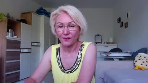 Snapshot of jasmin18v chatting on 26, 5, 2026 Jasmin room for people 40 online show from 26, 5, 2026