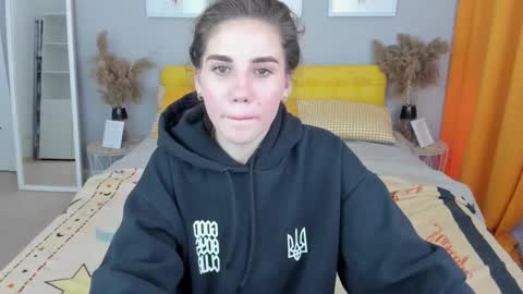 Jessy Raspberry online show from 2, 3, 2025